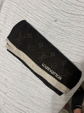 Louis Vuitton Black & Cream Monogram Scarf for Men